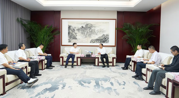 岳文彥一行拜訪湖北機(jī)場(chǎng)集團(tuán)黨委書記、董事長(zhǎng)李忠祿